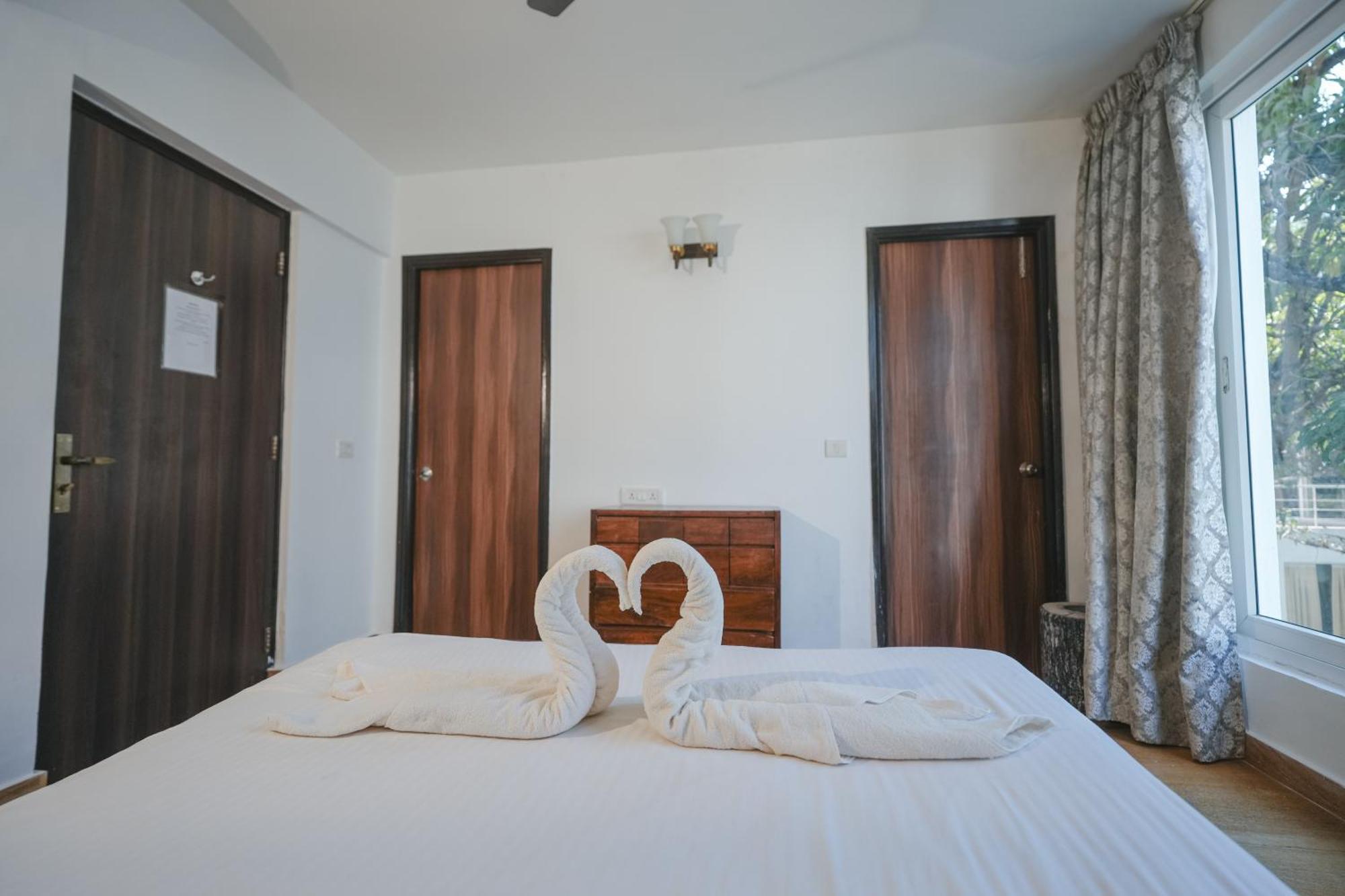Villa M - Jia 3- 3Bhk In Candolim, Pool Facing, Near Beach, Breakfast Included Exterior foto